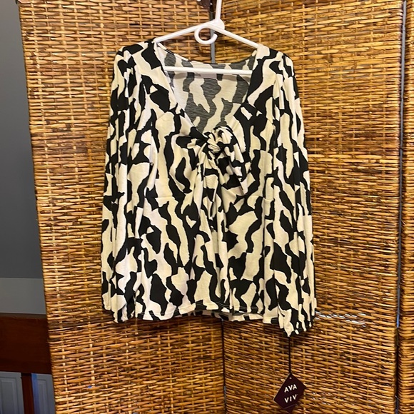 🙂5/$10 Ava & Viv Black Abstract Sweetheart Neck Tie Front Blouse 3X - Picture 2 of 8